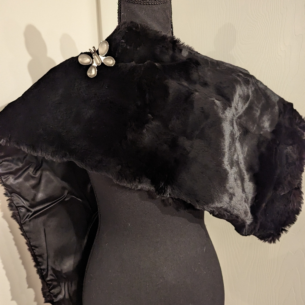 Fur Shoulder Wrap (Pin not included)